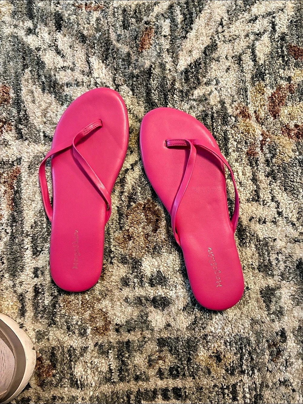 Mazeskin Women's Memory Foam Comfortable Flat Thong Sandals Flat Thong Sandals